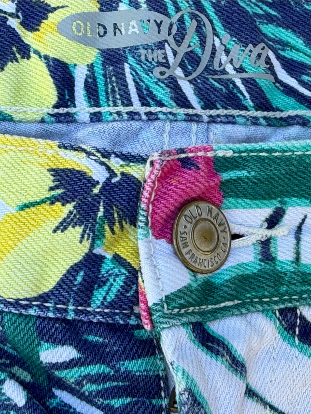 Old Navy Tropical Floral Blue Women's cutoff Denim Shorts size 4 - Picture 5 of 7